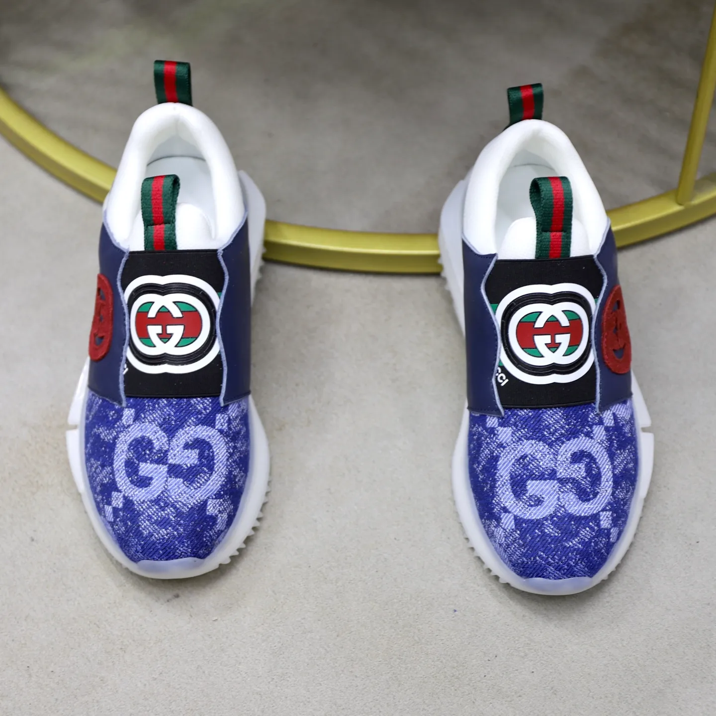 Ex-factory price: 462💰🙅‍♂️🙅‍♂️🙅‍♂️ Brand: GUCCI Standard code: 38-44 (45 customized) Grade: Same as the official website Material: Original cowhide material spliced with brand cloth Comfortable and breathable lining Lightweight and wear-resistant sports outsole Style category: Men's fashionable casual shoes Running sports shoes Distinguished luxury brand elements Top luxury color: actual picture color